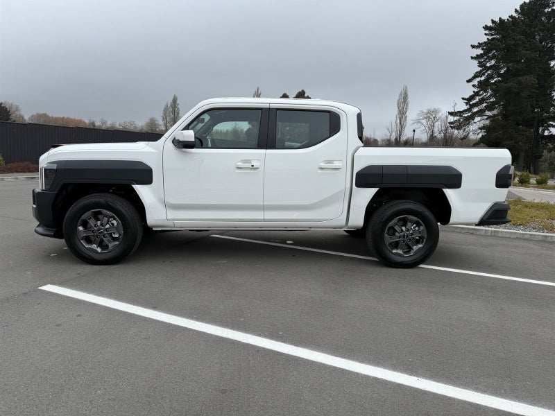 2026 Kia Tasman TXR 4WD 2.2DT Double Cab 8Auto image 4