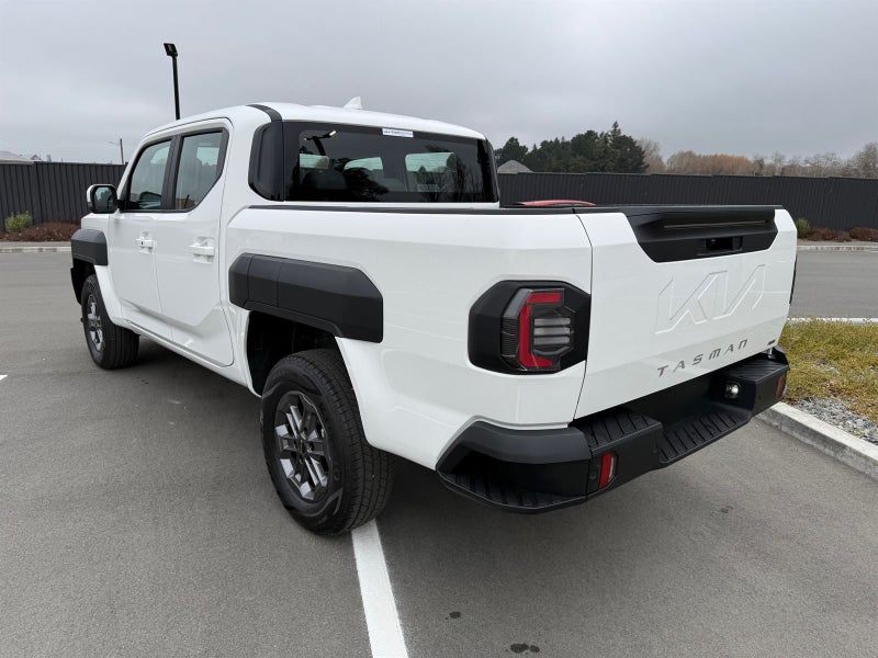 2026 Kia Tasman TXR 4WD 2.2DT Double Cab 8Auto image 5
