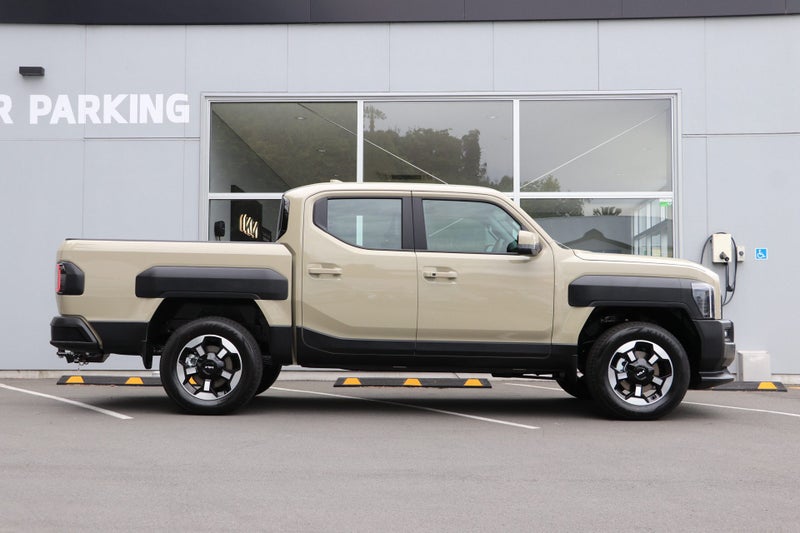 2026 Kia Tasman TXS 4WD Wellside image 3