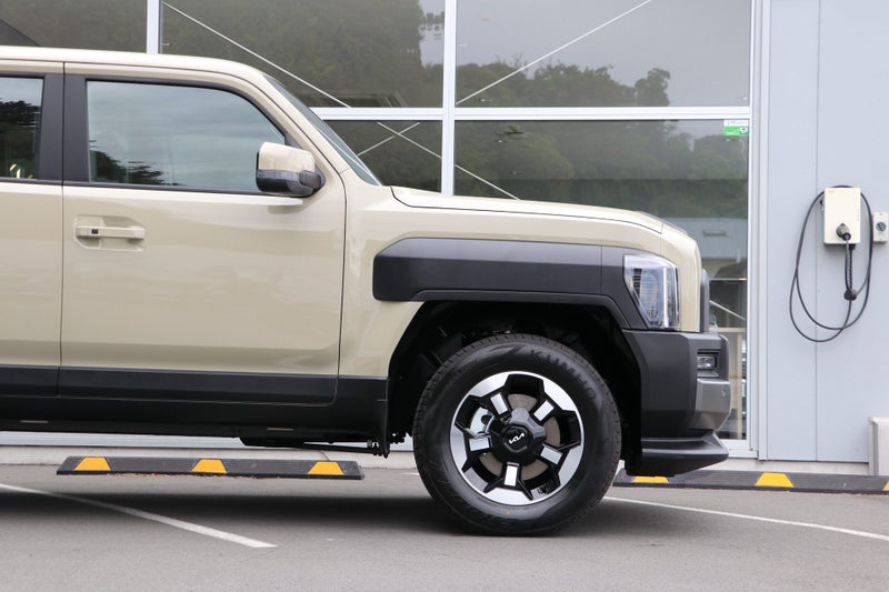 2026 Kia Tasman TXS 4WD Wellside image 4