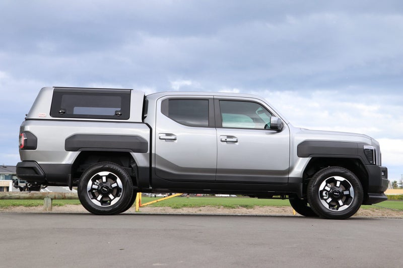 2026 Kia Tasman TXS 4WD Wellside image 3