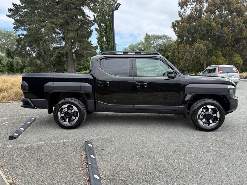 2026 Kia Tasman X-LINE 4WD 2.2DT Double Cab 8Auto image 3