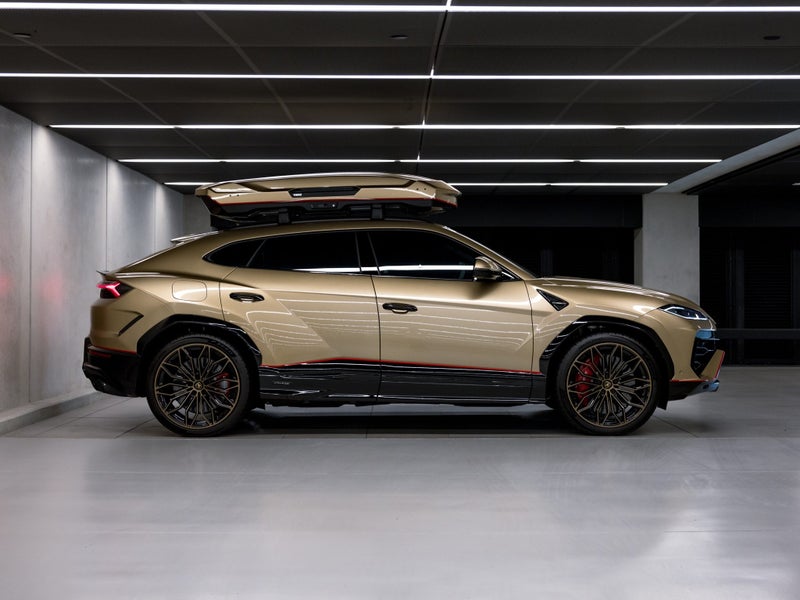 2026 Lamborghini URUS SE image 3
