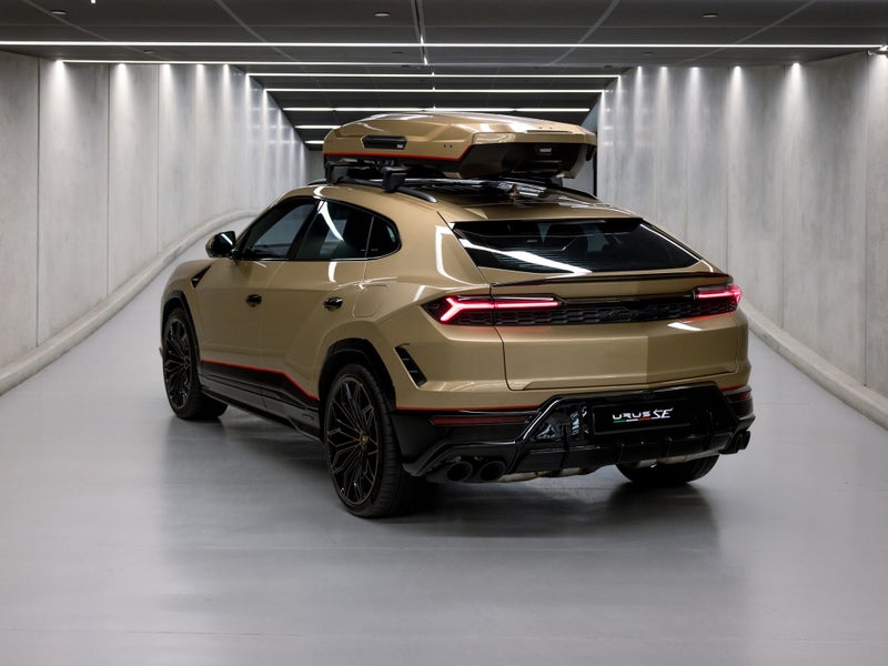 2026 Lamborghini URUS SE image 4