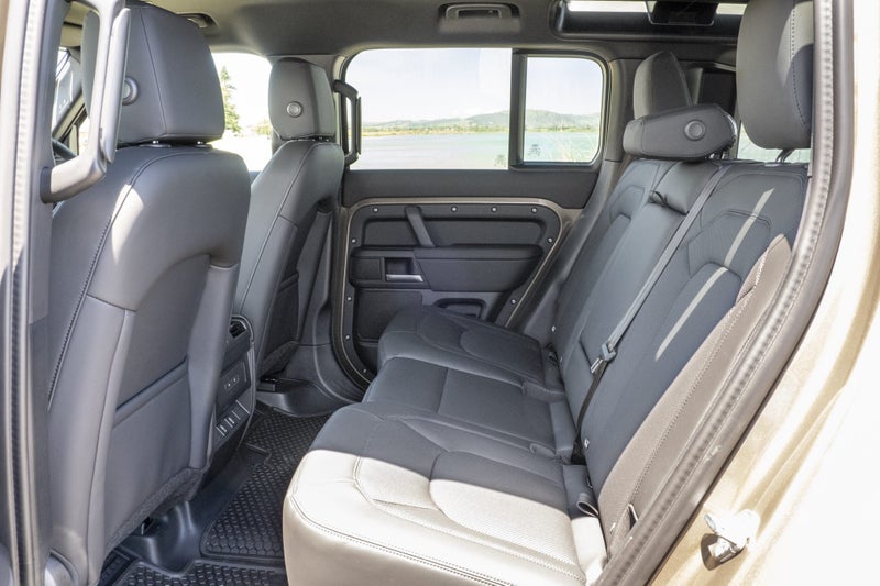 2026 Land Rover Defender 110 425 Edition image 5