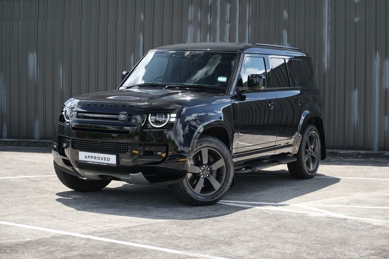 2026 Land Rover Defender 110 425 X-Dynamic SE image 2