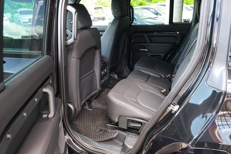 2026 Land Rover Defender 110 425 X-Dynamic SE image 4