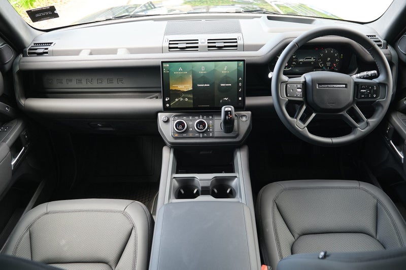 2026 Land Rover Defender 110 425 X-Dynamic SE image 5