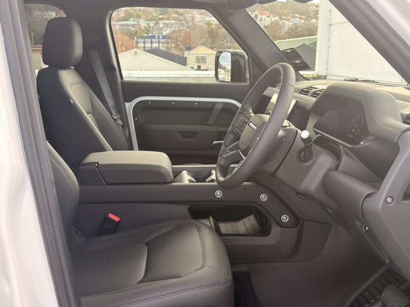 2026 Land Rover Defender 110 D250 S image 3