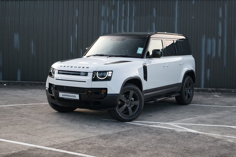 2026 Land Rover Defender 110 D250 S image 2