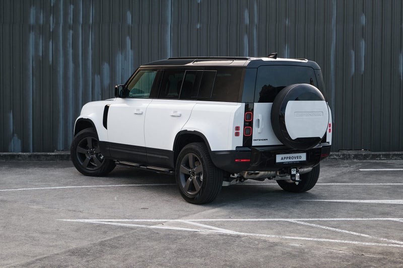 2026 Land Rover Defender 110 D250 S image 3