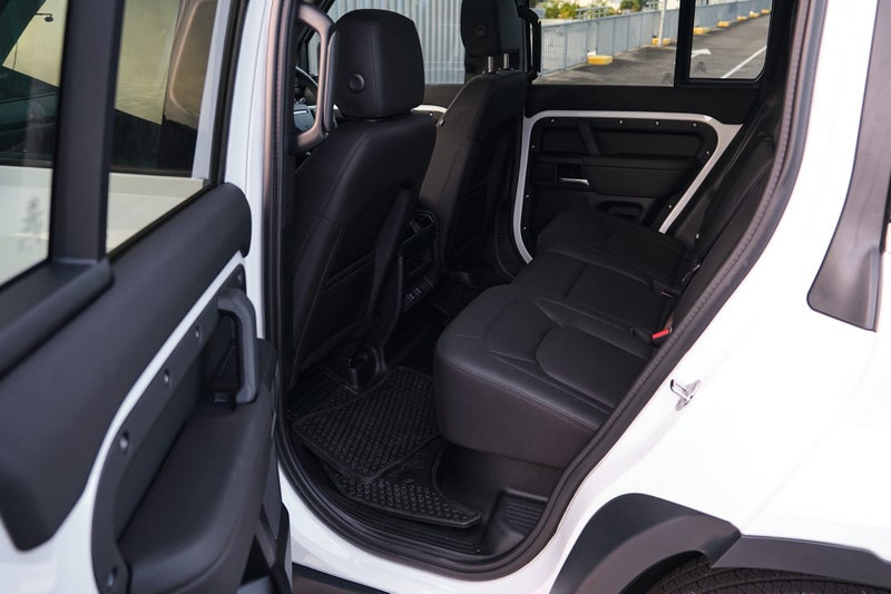 2026 Land Rover Defender 110 D250 S image 4