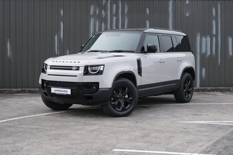 2026 Land Rover Defender 110 D250 S image 2