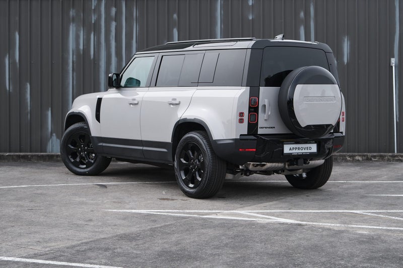 2026 Land Rover Defender 110 D250 S image 3