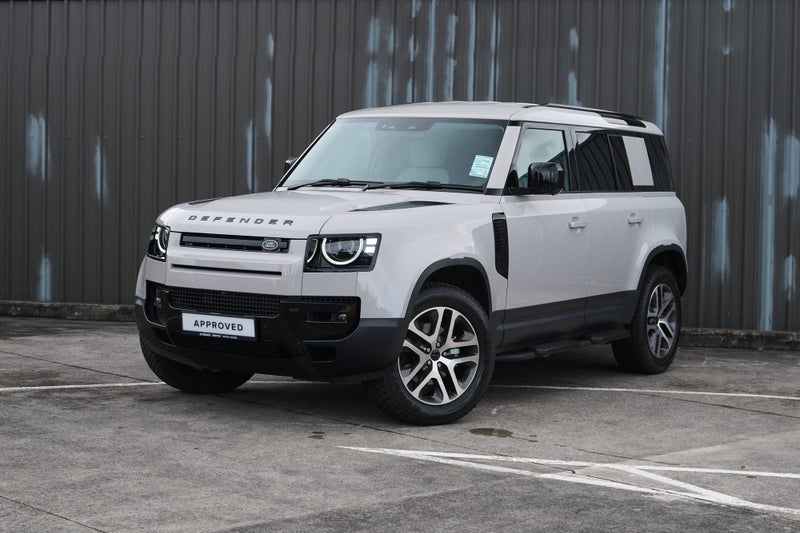 2026 Land Rover Defender 110 D250 S image 2