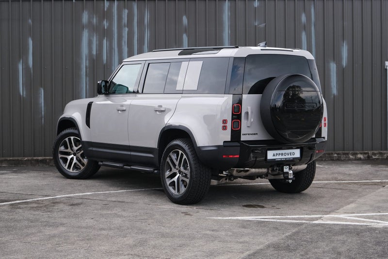 2026 Land Rover Defender 110 D250 S image 3