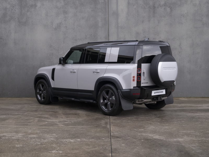 2026 Land Rover Defender 110 D250 S image 2