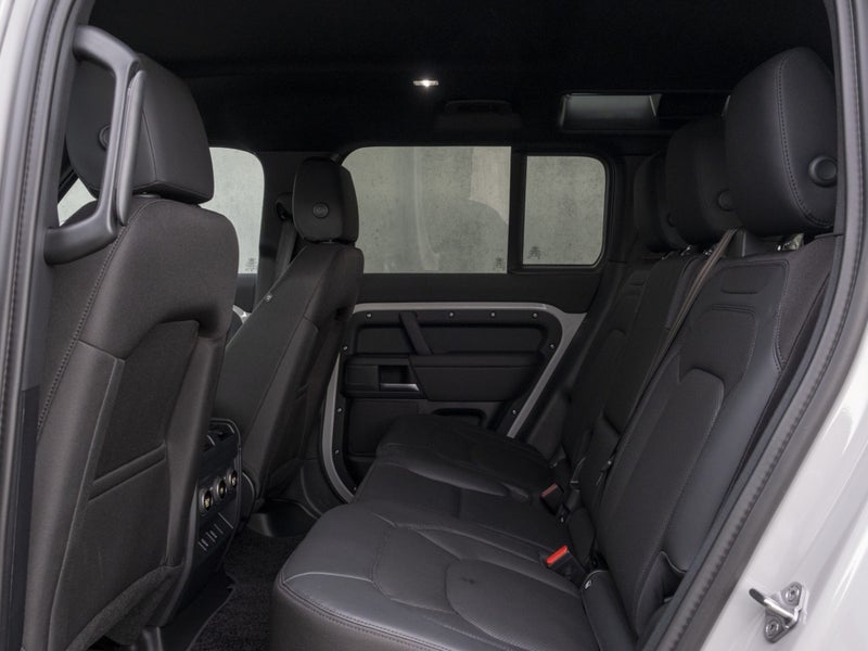 2026 Land Rover Defender 110 D250 S image 5