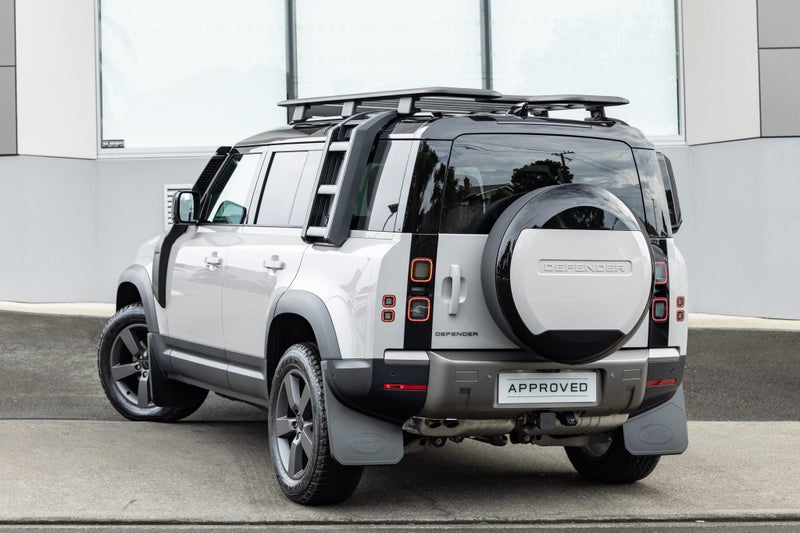 2026 Land Rover Defender 110 D250 S image 2