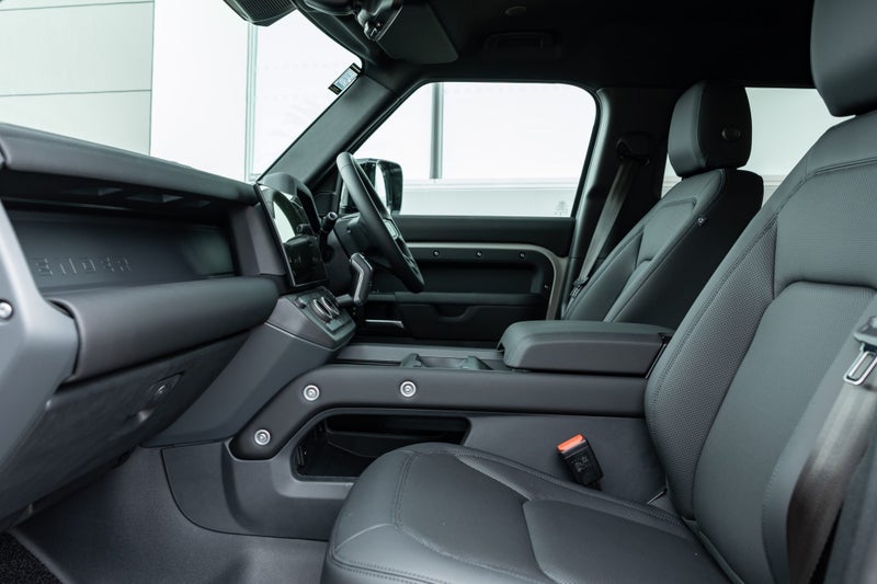 2026 Land Rover Defender 110 D250 S image 3
