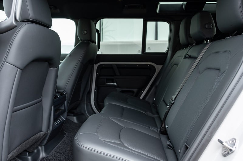 2026 Land Rover Defender 110 D250 S image 5