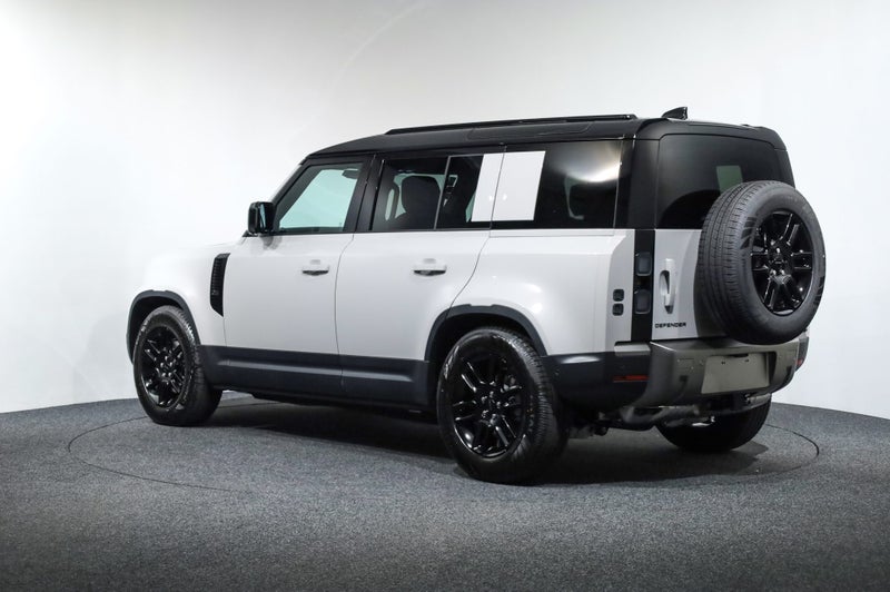 2026 Land Rover Defender 110 D250 S image 2