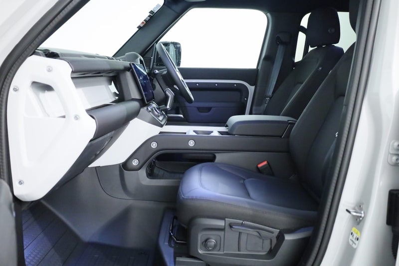 2026 Land Rover Defender 110 D250 S image 3