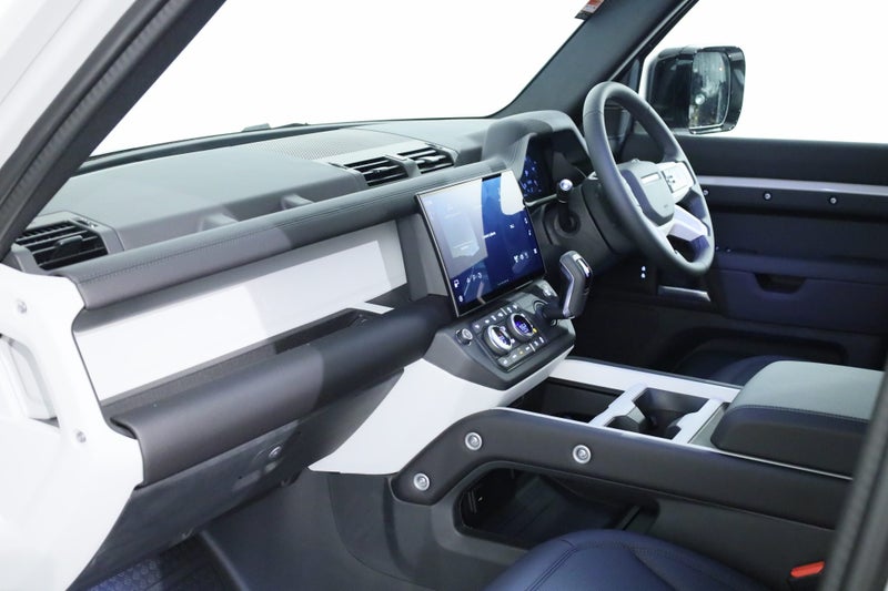 2026 Land Rover Defender 110 D250 S image 5