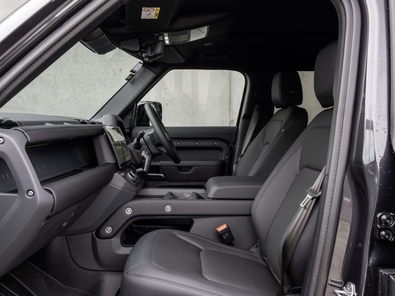2026 Land Rover Defender 110 D250 S image 3