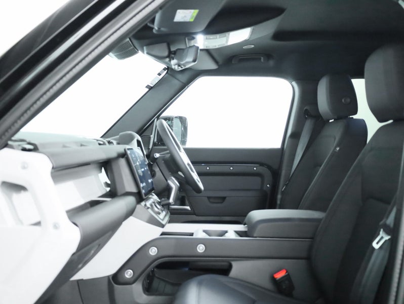 2026 Land Rover Defender 110 D250 S image 3