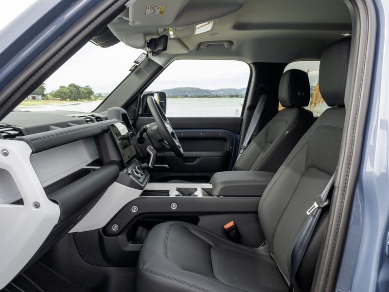 2026 Land Rover Defender 110 D350 County Edition image 3