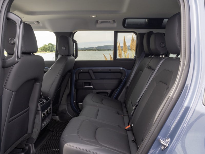 2026 Land Rover Defender 110 D350 County Edition image 5