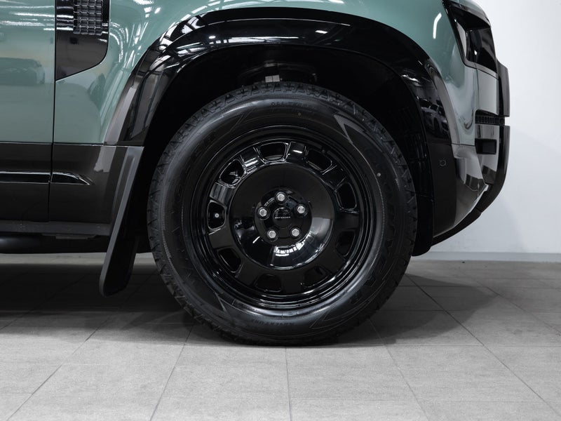 2026 Land Rover Defender 110 D350 Trophy Edition image 5