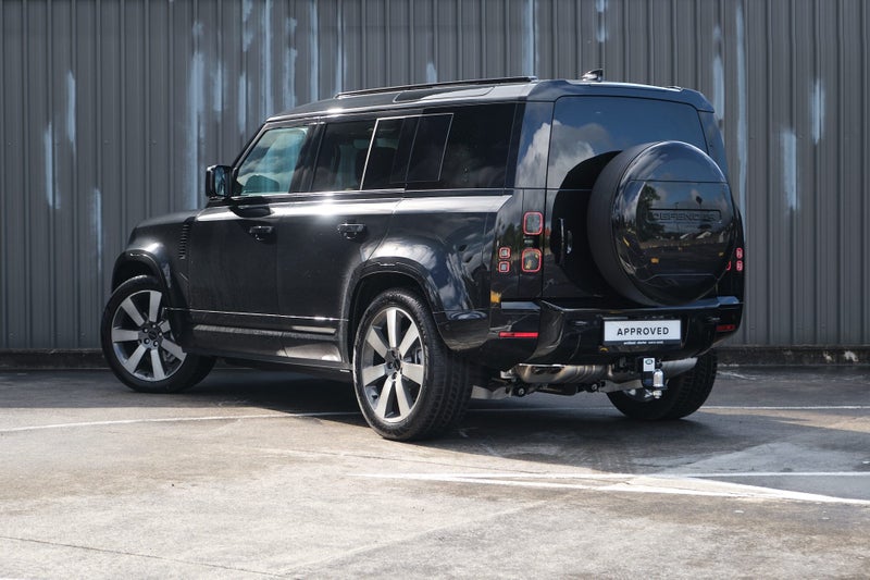 2026 Land Rover Defender 110 D350 X-Dynamic HSE image 3