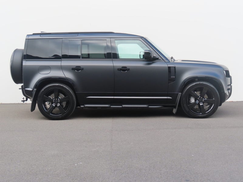 2026 Land Rover Defender 110 D350 X-Dynamic HSE image 2