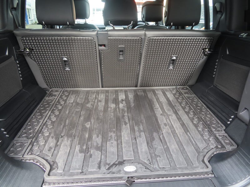 2026 Land Rover Defender 110 D350 X-Dynamic HSE image 4
