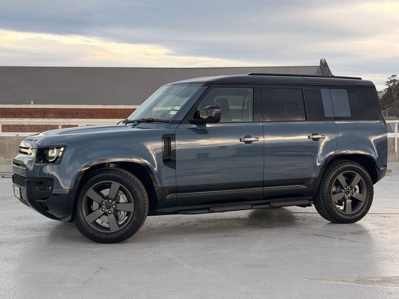 2026 Land Rover Defender 110 D350 X-Dynamic SE image 5