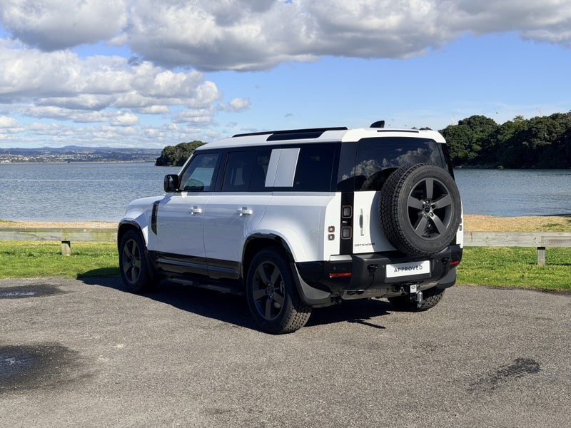 2026 Land Rover Defender 110 D350 X-Dynamic SE image 2