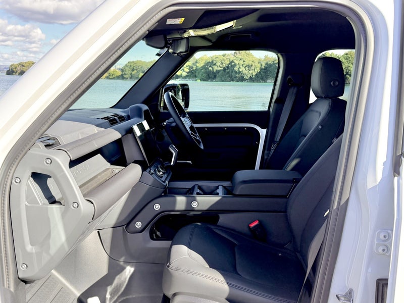 2026 Land Rover Defender 110 D350 X-Dynamic SE image 3