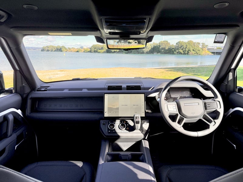 2026 Land Rover Defender 110 D350 X-Dynamic SE image 4
