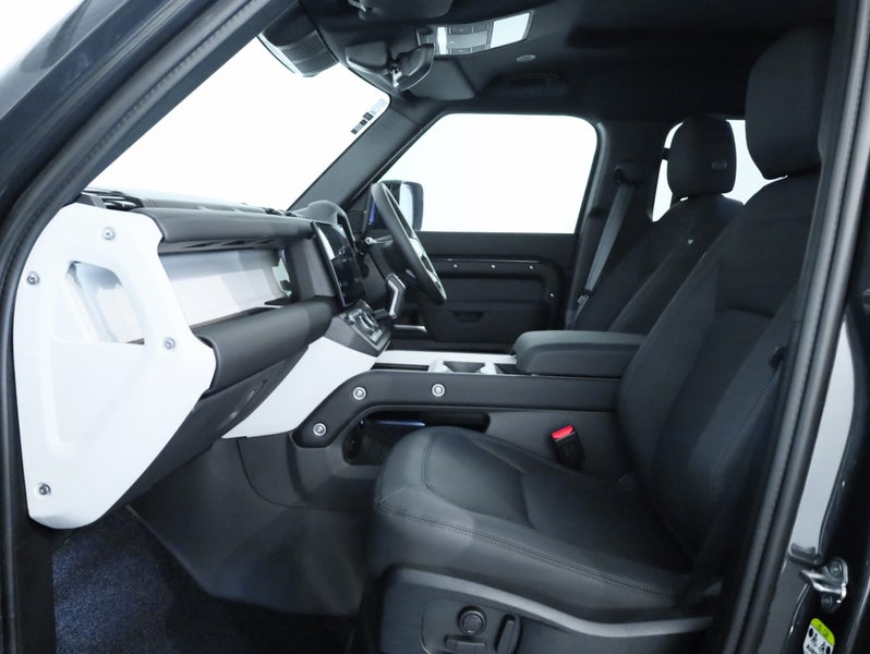 2026 Land Rover Defender 110 D350 X-Dynamic SE image 3
