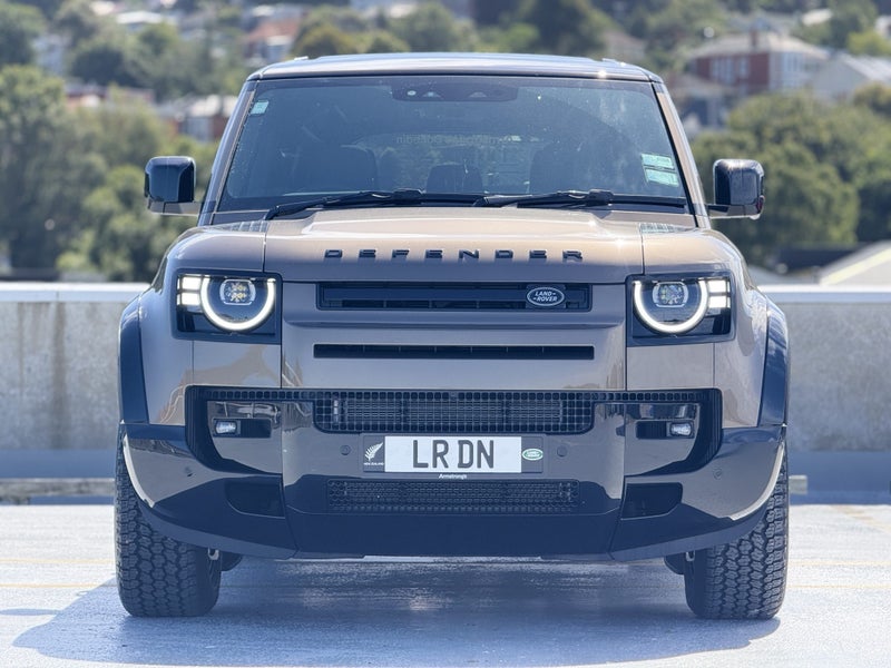 2026 Land Rover Defender 110 D350 X-Dynamic SE image 3