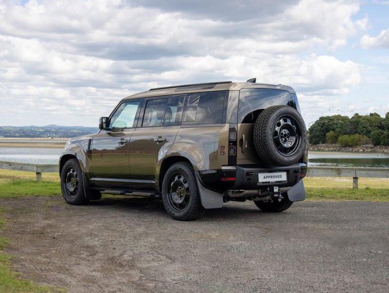 2026 Land Rover Defender 110 D350 X-Dynamic SE image 2