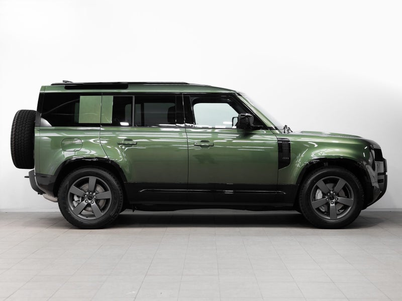 2026 Land Rover Defender 110 D350 X-Dynamic SE image 3