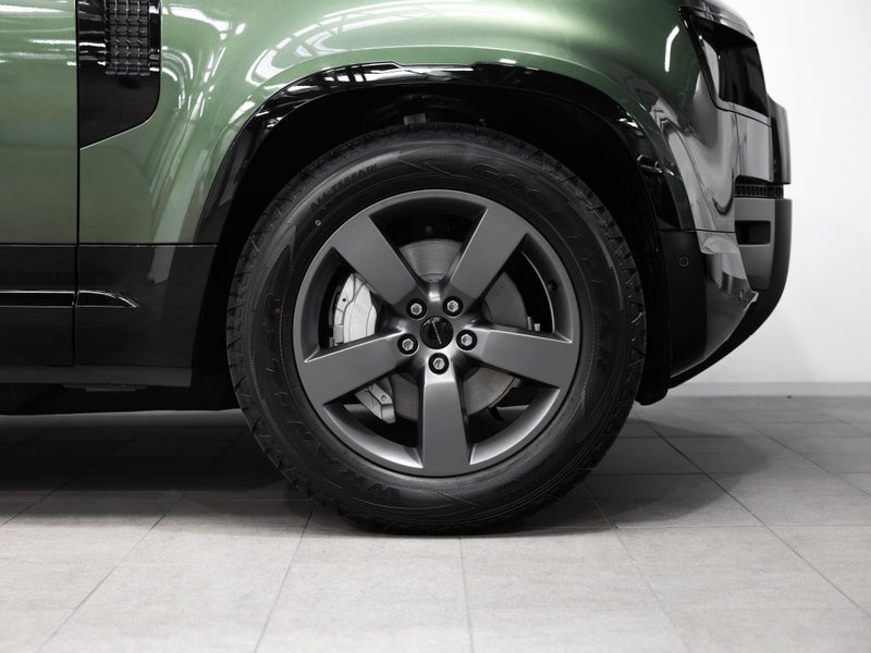 2026 Land Rover Defender 110 D350 X-Dynamic SE image 5