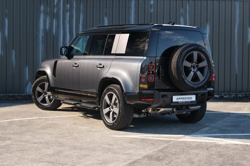 2026 Land Rover Defender 110 D350 X-Dynamic SE image 3