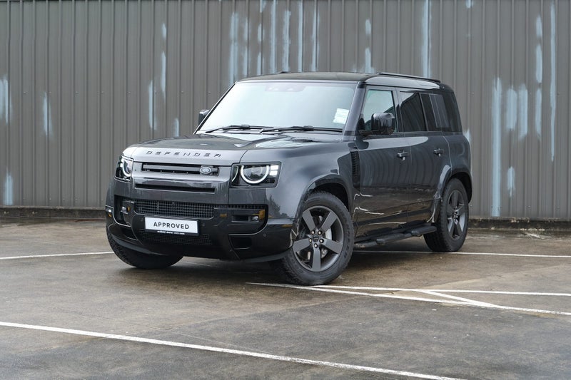 2026 Land Rover Defender 110 D350 X-Dynamic SE image 2