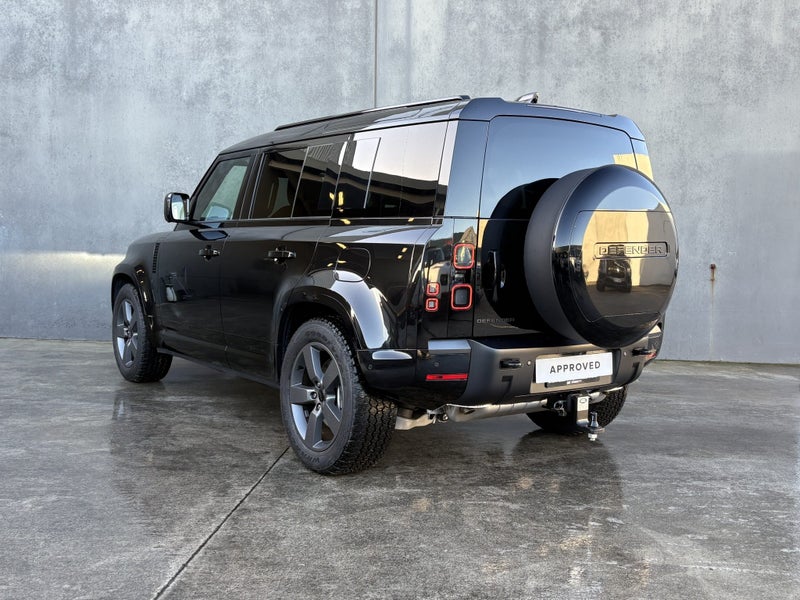 2026 Land Rover Defender 110 P300e X-Dynamic SE image 2