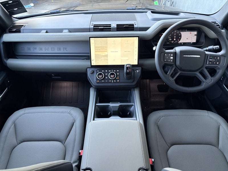 2026 Land Rover Defender 110 P300e X-Dynamic SE image 4