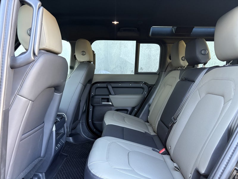 2026 Land Rover Defender 110 P300e X-Dynamic SE image 5
